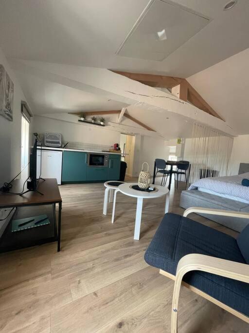 Studio Neuf Lumineux Climatise Blaye Buitenkant foto