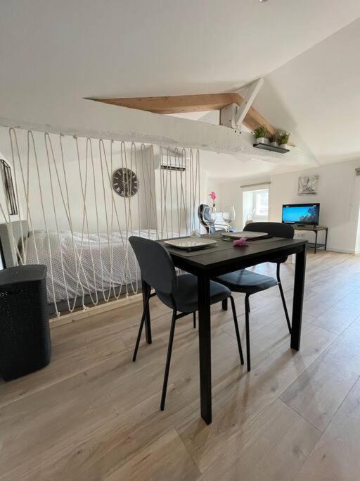 Studio Neuf Lumineux Climatise Blaye Buitenkant foto